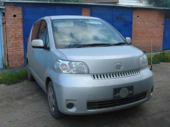 2004 Toyota Porte Pictures