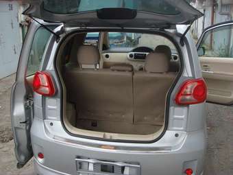 2004 Toyota Porte Pictures