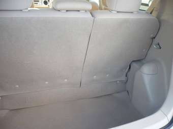 2004 Toyota Porte Images