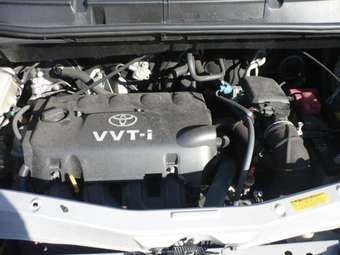2004 Toyota Porte Pictures