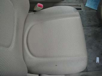 2004 Toyota Porte Pictures