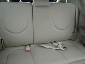 2004 Toyota Porte Pics