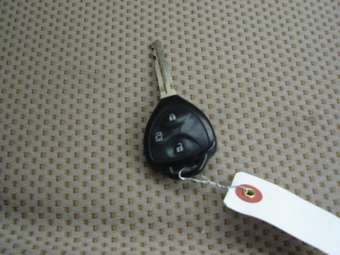 2004 Toyota Porte Pictures