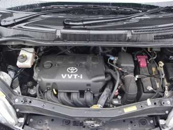 2004 Toyota Porte Pictures