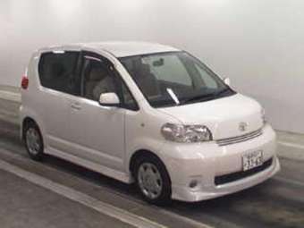 2004 Toyota Porte Photos
