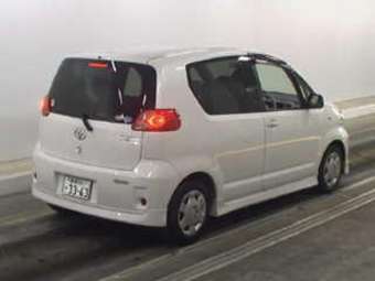 2004 Toyota Porte Pictures