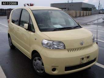 2004 Toyota Porte Pictures