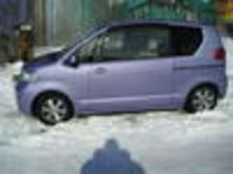 2004 Toyota Porte Pictures
