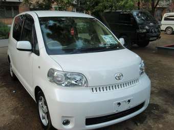 2004 Toyota Porte Pictures
