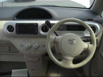 2004 Toyota Porte Photos