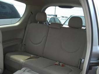 2004 Toyota Porte Photos