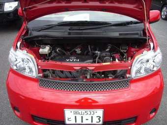 2004 Toyota Porte Images