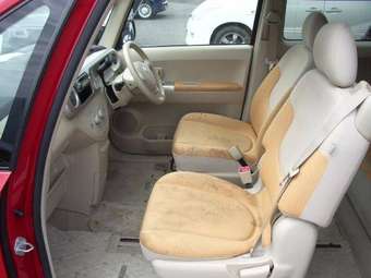 2004 Toyota Porte Pictures