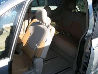 2004 Toyota Porte Pics
