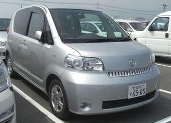 2004 Toyota Porte Images