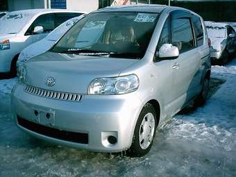 2004 Toyota Porte Pictures