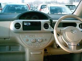 2004 Toyota Porte Photos