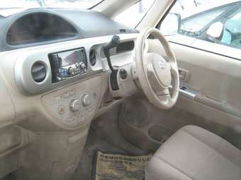 2004 Toyota Porte Pictures