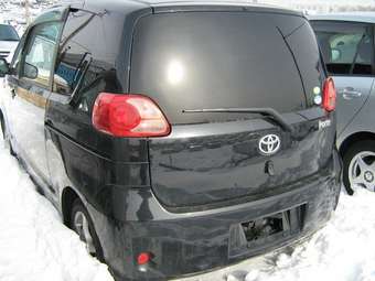 2004 Toyota Porte Photos
