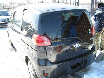 2004 Toyota Porte Pics