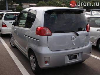 2004 Toyota Porte Pictures