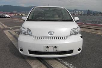 2004 Toyota Porte Photos