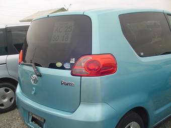 2004 Toyota Porte Photos