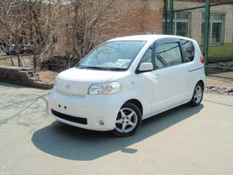 2004 Toyota Porte Photos
