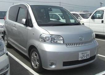 2004 Toyota Porte Pictures