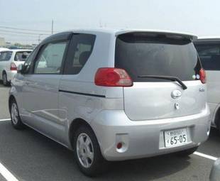 2004 Toyota Porte Photos
