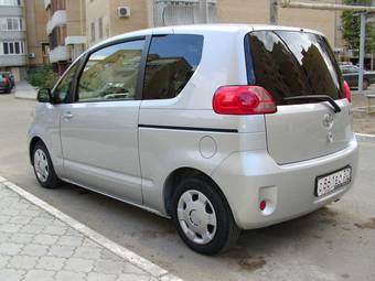 2004 Toyota Porte Photos