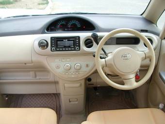 2004 Toyota Porte Photos