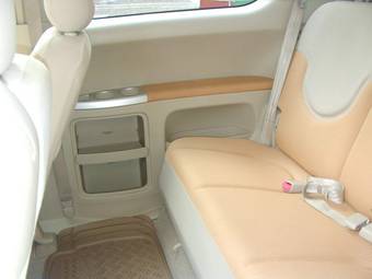 2004 Toyota Porte Pictures
