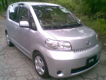 2004 Toyota Porte Photos