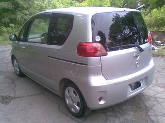 2004 Toyota Porte Pictures