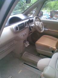 2004 Toyota Porte Pictures