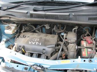 2004 Toyota Porte Pictures