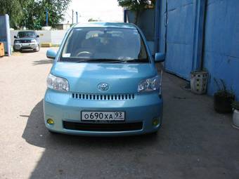 2004 Toyota Porte Pictures