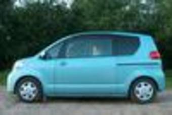 2004 Toyota Porte Pictures