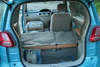 2004 Toyota Porte Photos
