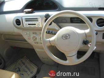 2004 Toyota Porte Pictures
