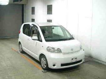 2004 Toyota Porte Pictures