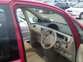 2004 Toyota Porte Photos