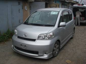 2004 Toyota Porte Photos