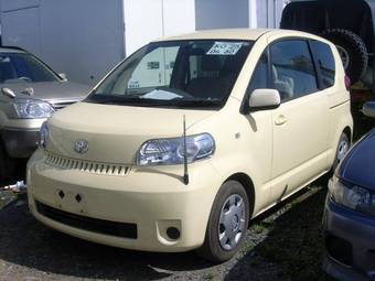 2004 Toyota Porte Pictures