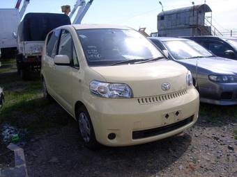 2004 Toyota Porte Photos