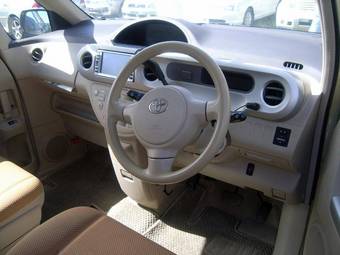 2004 Toyota Porte Pictures