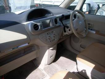 2004 Toyota Porte Wallpapers