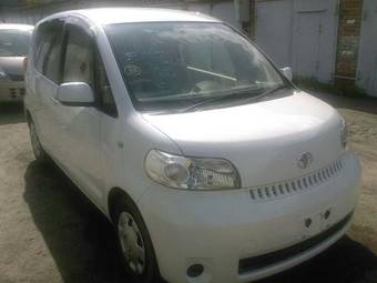 2004 Toyota Porte Photos