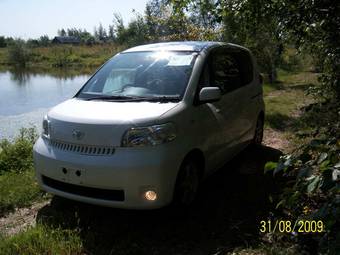 2004 Toyota Porte Pictures